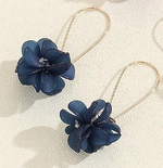 Load image into Gallery viewer, Petal Earring - Navy
